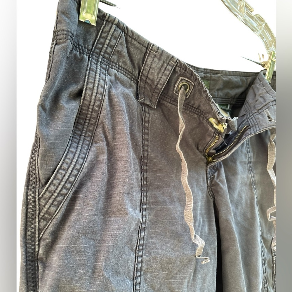 Eddie Bauer Cargo Capris Dark Steel Gray Size 6 Petite - Picture 10 of 10